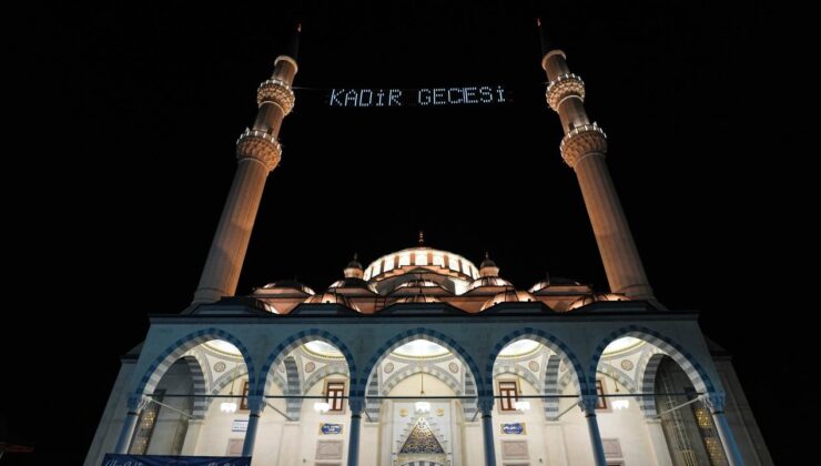 Kadir Gecesi: Kur’an’ın İndirilmeye Başlandığı Gece İdrak Ediliyor