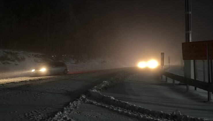 Domaniç Dağları’nda Kar Yağışı Ulaşımı Olumsuz Etkiliyor: Kış Lastiği ve Zincir Uyarısı