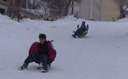 Ordu’da Yoğun Kar Yağışı ve Buzlanma Nedeniyle Eğitime Ara: Hangi İlçelerde Tatil?