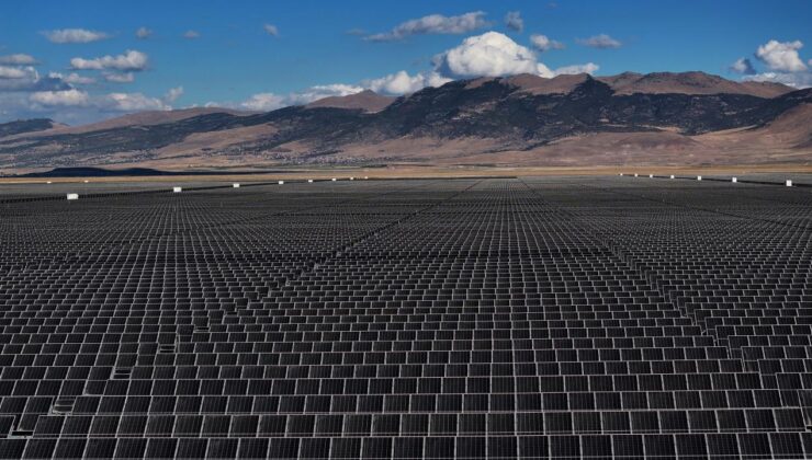 Türkiye’nin Güneş Enerjisi Hamlesi: Kurulu Güç 641 Kat Arttı, Hedef 2035’e Kadar 80 Milyar Dolarlık Yatırım