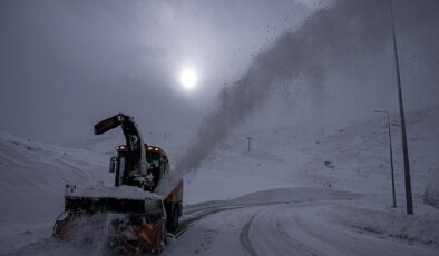 Van’da Mart Sürprizi: Kar ve Tipi Hayatı Olumsuz Etkiliyor, Yollar Kapandı