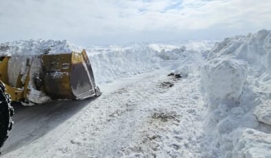 Erzurum ve Çevresinde Kar ve Tipi Ulaşımı Olumsuz Etkiliyor: Yüzlerce Köy Yolu Kapandı