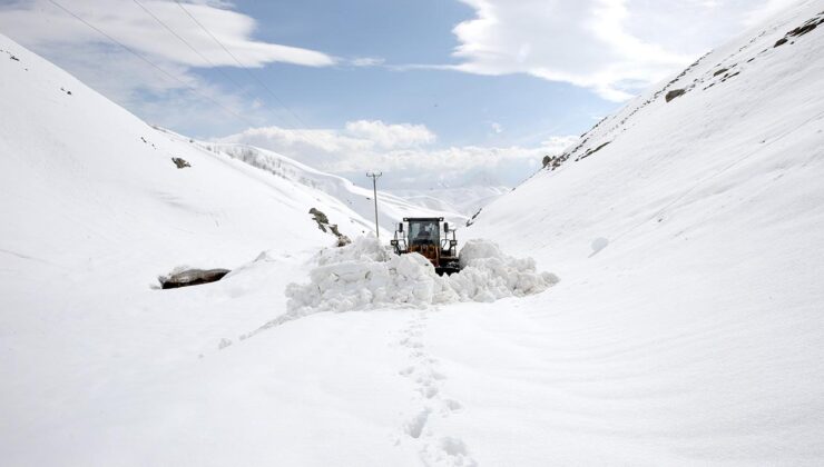 Bitlis’te Kar Kaplanları Mart Ayında Da Ulaşım İçin Mücadeleye Devam Ediyor