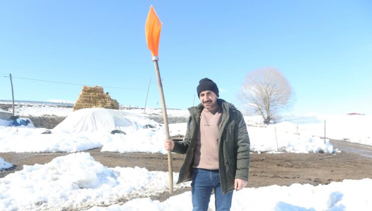 Kahraman Besici Salih Uzgur, Kurt Sürüsüne Karşı Yavru Köpeği Kürekle Kurtardı