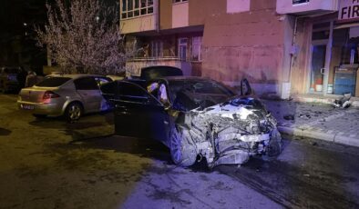 Kayseri’de Feci Kaza: 2 Otomobil Çarpıştı, 1’i Ağır 5 Yaralı
