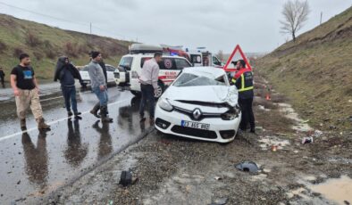 Bingöl’de Feci Kaza: Otomobil Devrildi, Karşı Şeride Geçti! Sürücü Ağır Yaralı