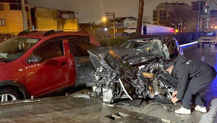Bursa’da Zincirleme Kaza: Elektrik Direğine Çarpan Otomobilin Ardından 3 Yaralı