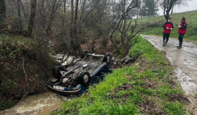 Balıkesir’de Dereye Uçan Otomobil Faciası: Ters Dönmüş Araç ve Ceset Bulundu
