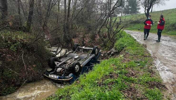 Balıkesir’de Dereye Devrilen Otomobil Faciası: Ceset Bulundu, Soruşturma Başlatıldı