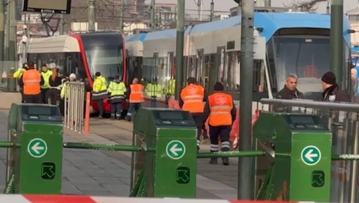 Kabataş-Bağcılar Tramvay Hattı’nda Kaza: Eminönü’nde Raydan Çıkan Tramvay, Diğerine Çarptı