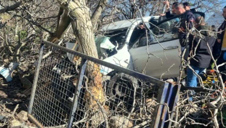 Aydın’da Feci Kaza: Mezarlık Mevkiinde Otomobil Yoldan Çıktı, 2 Ölü, 1 Yaralı