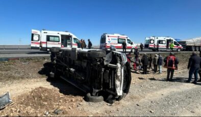 Afyonkarahisar’da Tır Minibüse Çarptı: 11 Yaralı