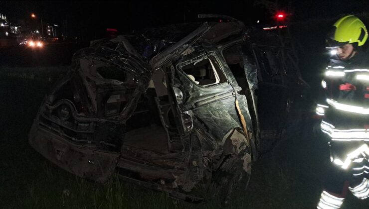 Balıkesir’de Feci Kaza: Organize Sanayi Bölgesi’nde Otomobil Şarampole Devrildi, 1 Ölü, 6 Yaralı