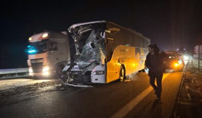 Anadolu Otoyolu’nda Feci Kaza: Otobüs ve Çekici Çarpıştı, 1 Ölü, 15 Yaralı