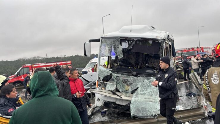 Kuzey Marmara Otoyolu’nda Feci Kaza: Polis Servis Aracı Bariyerlere Çarptı, Çok Sayıda Yaralı Var