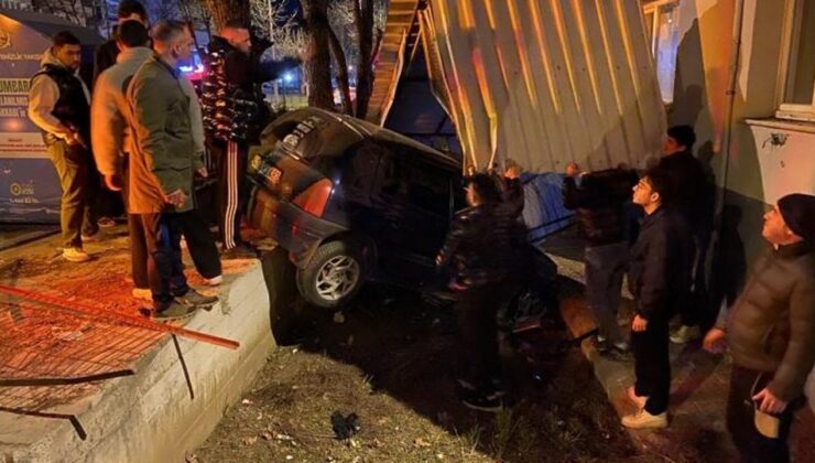 Mudanya’da Feci Kaza: Kontrolden Çıkan Otomobil Gümrük Konuk Evi’nin Bahçesine Savruldu