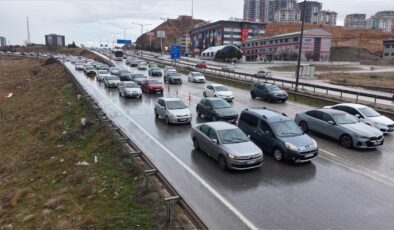 Bayram Dönüşü Kırıkkale’de Trafik Yoğunluğu: 43 İlin Geçiş Noktasında Ulaşım Zorlaşıyor