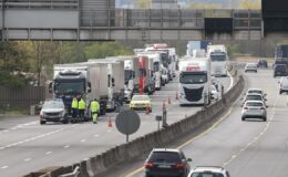 Fransa’da Akaryakıt Krizi: Kamyon Şoförleri Eylemde, Hükümetle Çözüm Arıyor