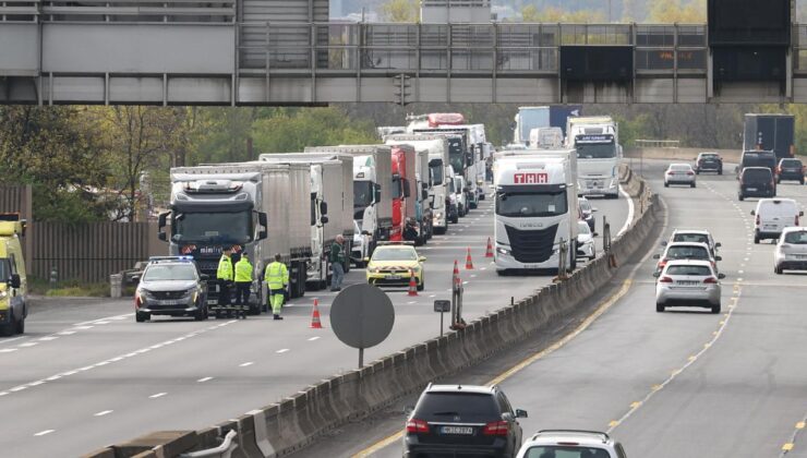 Fransa’da Akaryakıt Krizi: Kamyon Şoförleri Eylemde, Hükümetle Çözüm Arıyor
