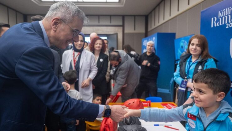 Sağlık Bakanı Memişoğlu’ndan ‘Külliye’de Ramazan’ Ziyareti: Çocuklara Sağlık Elçisi Unvanı