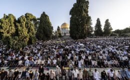 İsrail’den Mescid-i Aksa’ya Kısıtlama: Cuma Namazı Yasaklandı, Ziyaretler Engellendi