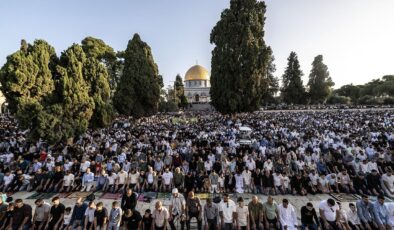 İsrail’den Mescid-i Aksa’ya Kısıtlama: Cuma Namazı Yasaklandı, Ziyaretler Engellendi