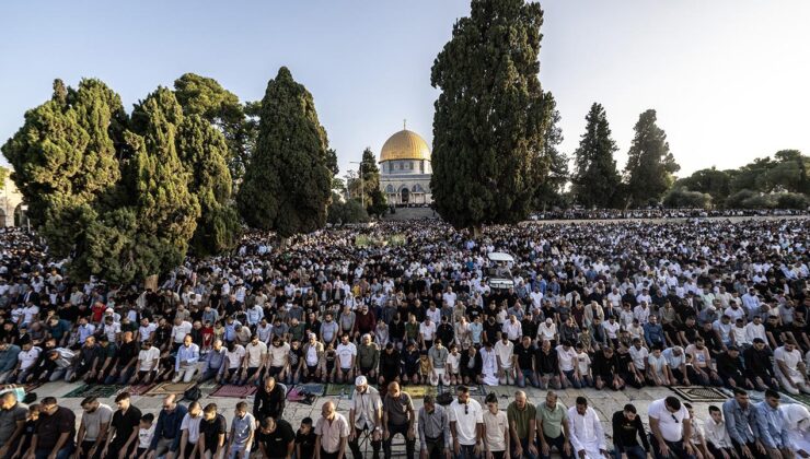 İsrail’den Mescid-i Aksa’ya Kısıtlama: Cuma Namazı Yasaklandı, Ziyaretler Engellendi