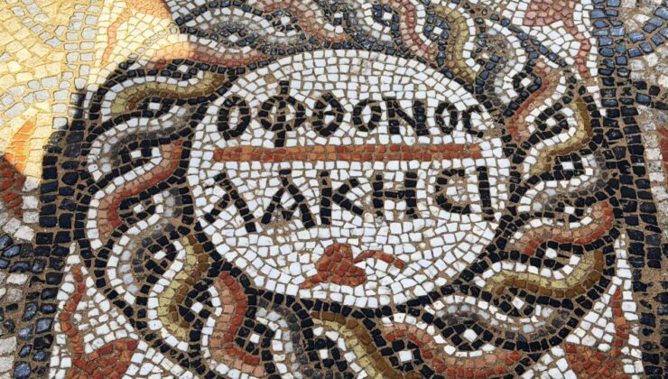 Antik Kentte 1500 Yıllık ‘Kıskanan Çatlasın’ Mesajı: Mozaikte Sürpriz Bulgu