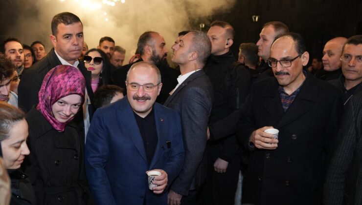 Mustafa Varank, Ankara’da Vatandaşlarla Sahurda Buluştu: Birlik ve Beraberlik Vurgusu