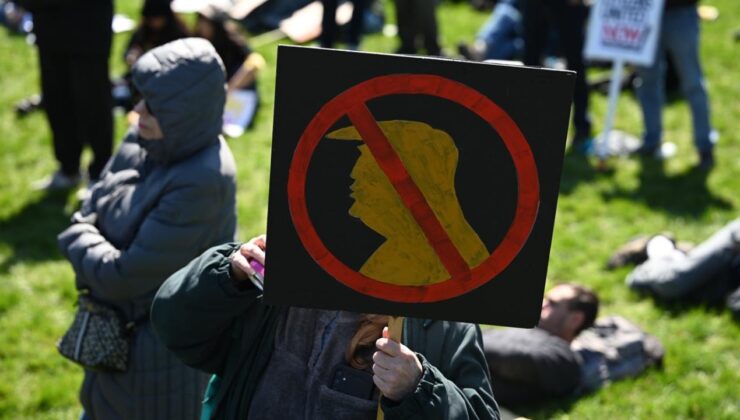 ABD Genelinde ‘Krallara Hayır’ Protestoları: Milyonlarca Kişi Sokaklara İndi