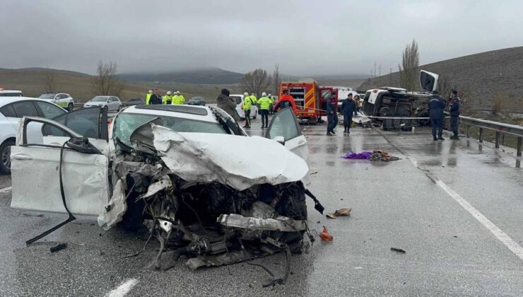 Konya’da Feci Kaza: Otomobil ile Hafif Ticari Araç Çarpıştı, Baba ve Oğlu Hayatını Kaybetti
