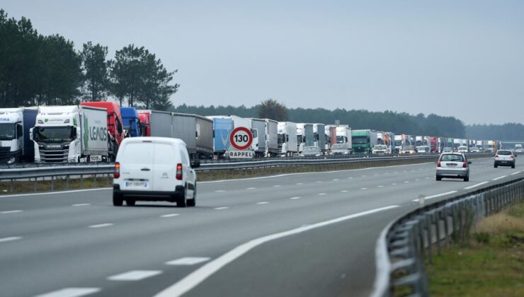 Fransa’da Akaryakıt Krizi: Taşımacılık Sektörü Eylem Kararı Aldı