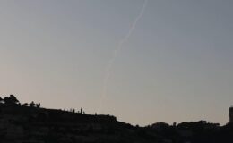 İran’dan Gelen Füzeler Karşısında İsrail Hava Savunması Devrede: Kudüs ve Çevresinde Patlama Sesleri