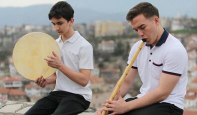 Safranbolulu Gençlerden Geleneksel Türk Müziğine Davet: Tarihi Çarşı’da Kültürel Bir Şölen