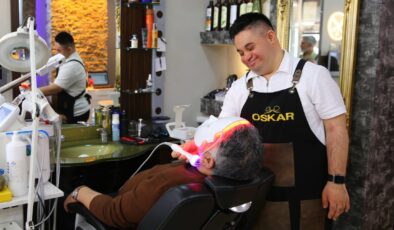 Down Sendromlu Sefa’nın Berberdeki Mutluluğu: Güler Yüzüyle Kalpleri Fethediyor