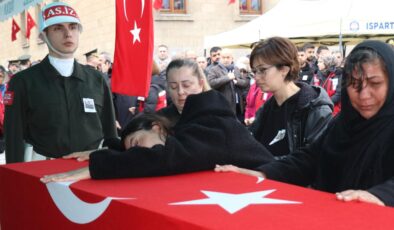 Şehit Binbaşı Sinan Taştekin Isparta’da Son Yolculuğuna Uğurlandı: Türk Bayrağına Sarılı Cenaze Töreni Duygusal Anlara Sahne Oldu