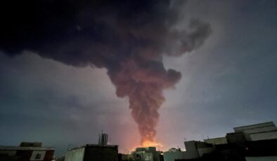 Tahran’da Petrol Depoları Hedef Alındı: Yangınlar ve Çatışmalar Şehri Sardı