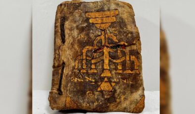 Muğla’da Tarihi Eser Operasyonu: 15. Yüzyıldan Kalma Yaldızlı Deri Tevrat Ele Geçirildi