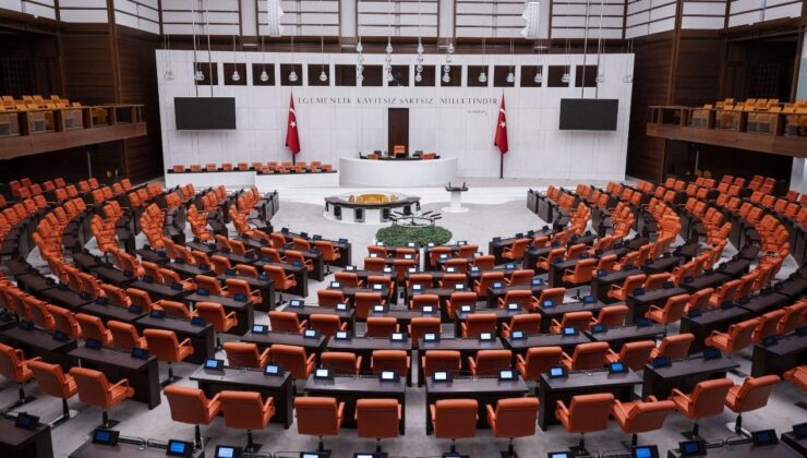 Çalışan Annelerin Doğum İzni Artıyor, Çocukların İnternet Güvenliği Güçleniyor: Sosyal Hizmetler Kanunu Değişikliği Komisyonda