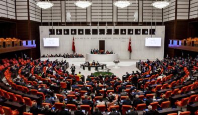 AK Parti’den Depremzedelere Büyük Müjde: Konut ve İş Yeri Ödemelerinde Dev İndirim, Vergi Düzenlemeleri ve Savunma Sanayiine Kaynak