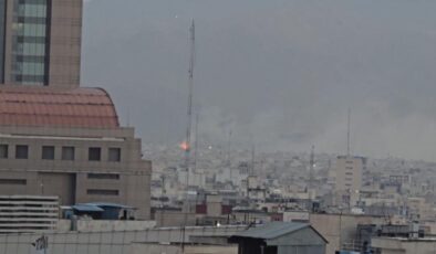 Son Dakika: Tahran’da Patlamalar ve Hava Savunma Sistemleri Devrede! Yoğun Dumanlar Yükseliyor