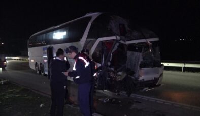 Ankara-Samsun Yolunda Feci Kaza: Yolcu Otobüsü ile Tır Çarpıştı, 11 Yaralı