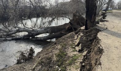 Tunca Köprüsü Yakınında Toprak Kayması: Nehir Kıyısında Çökme Tehlikesi