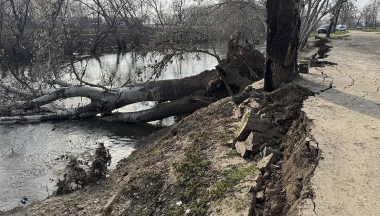 Tunca Köprüsü Yakınında Toprak Kayması: Nehir Kıyısında Çökme Tehlikesi