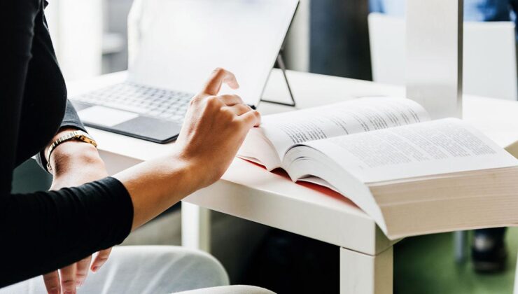 YÖK’ten Üniversitelere Duyuru: Doğum Yapan Lisansüstü Öğrencilere Ek Süre Müjdesi