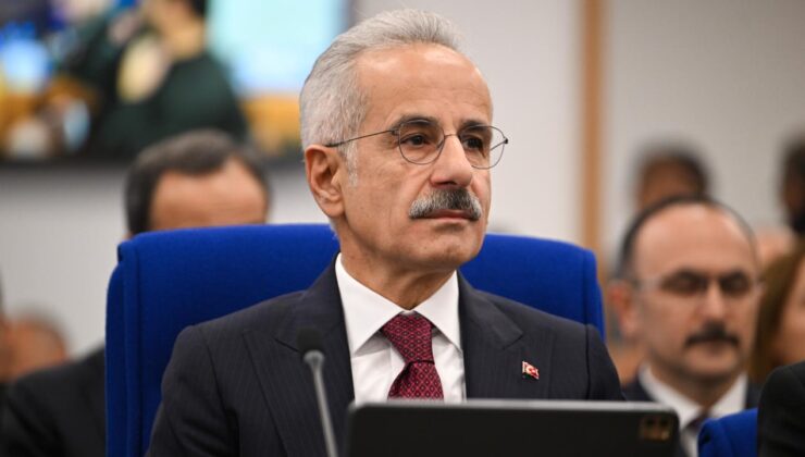 Ulaştırma Bakanı Uraloğlu’ndan Hürmüz Boğazı Açıklaması: Gemi Geçişleri Durdu, Türk Gemileri Takip Altında