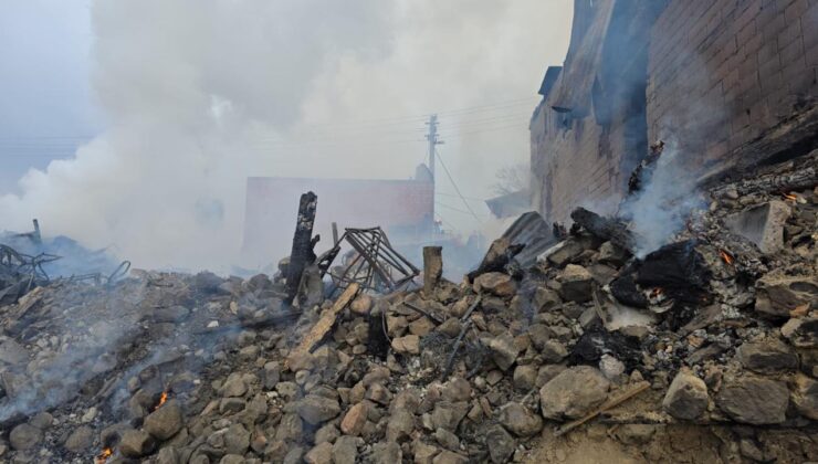 Bolu’da Elektrik Direği Kaynaklı Yangın: 5 Ev ve 8 Samanlık Kül Oldu