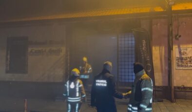 Beykoz’daki Mahmud Efendi Camii’nde Yangın: Elektrik Panosundan Çıktığı İddia Edildi