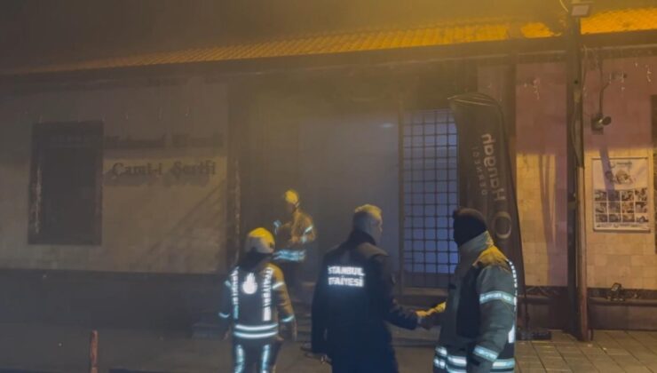Beykoz’daki Mahmud Efendi Camii’nde Yangın: Elektrik Panosundan Çıktığı İddia Edildi