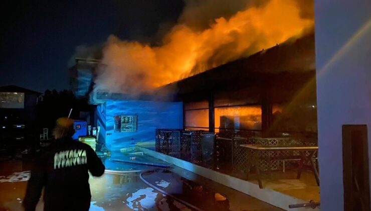 Belek’te Zincir Markette Yangın: Golf Sahasına Sıçramadan Söndürüldü